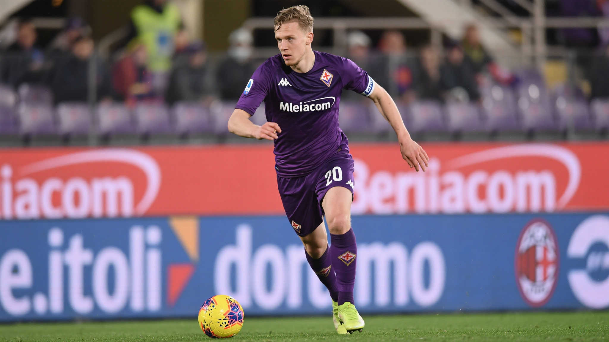 隆戈:佛罗伦萨无意买断古德蒙德森,续租成选项,球员或被推荐至米兰 隆戈:佛罗伦萨无意买断古德蒙德森,续租成选项,球员或被推荐至米兰